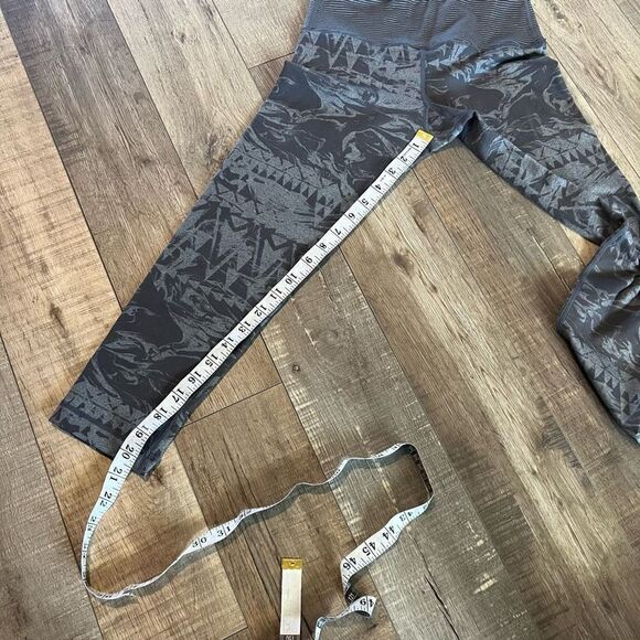 Vuori Printed Cropped Leggings size xs - Picture 5 of 7